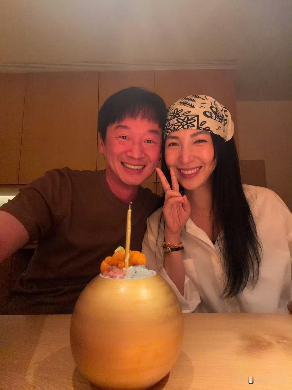 当年那个说：“兔兔那么可爱，怎么可以吃兔兔”。的撒娇女王杨谨华今年49岁啦！！！