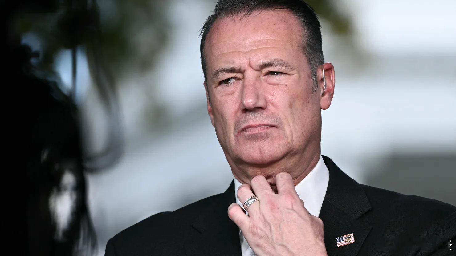 【美国ICE执法局局长被勒令到法院出庭，法官威胁要以藐视法庭罪名起诉他】[再一次