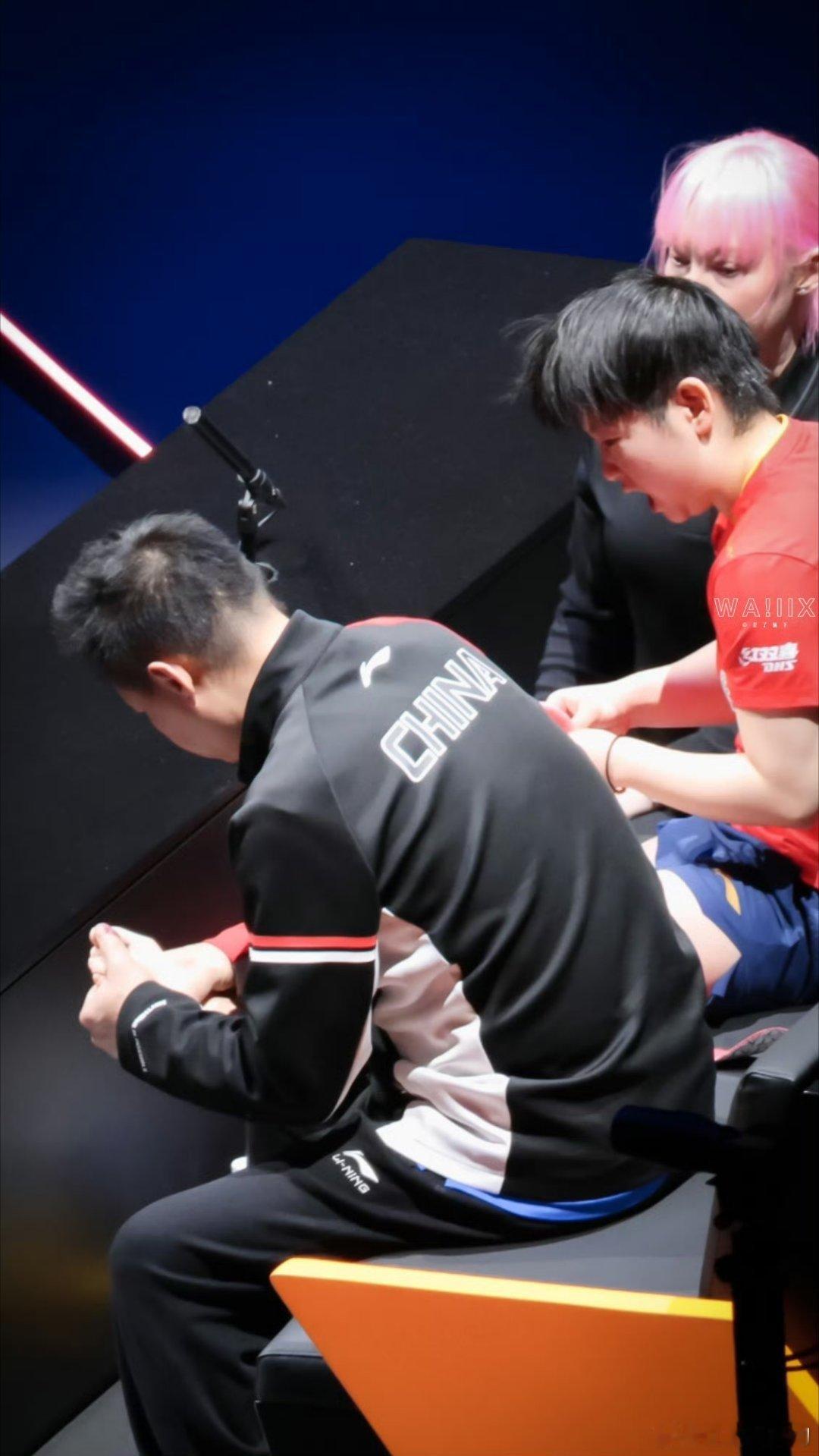 孙颖莎受伤退赛莎莎这比赛太频繁了，感觉都没怎么休息过！这次又受伤了，希望莎莎一定