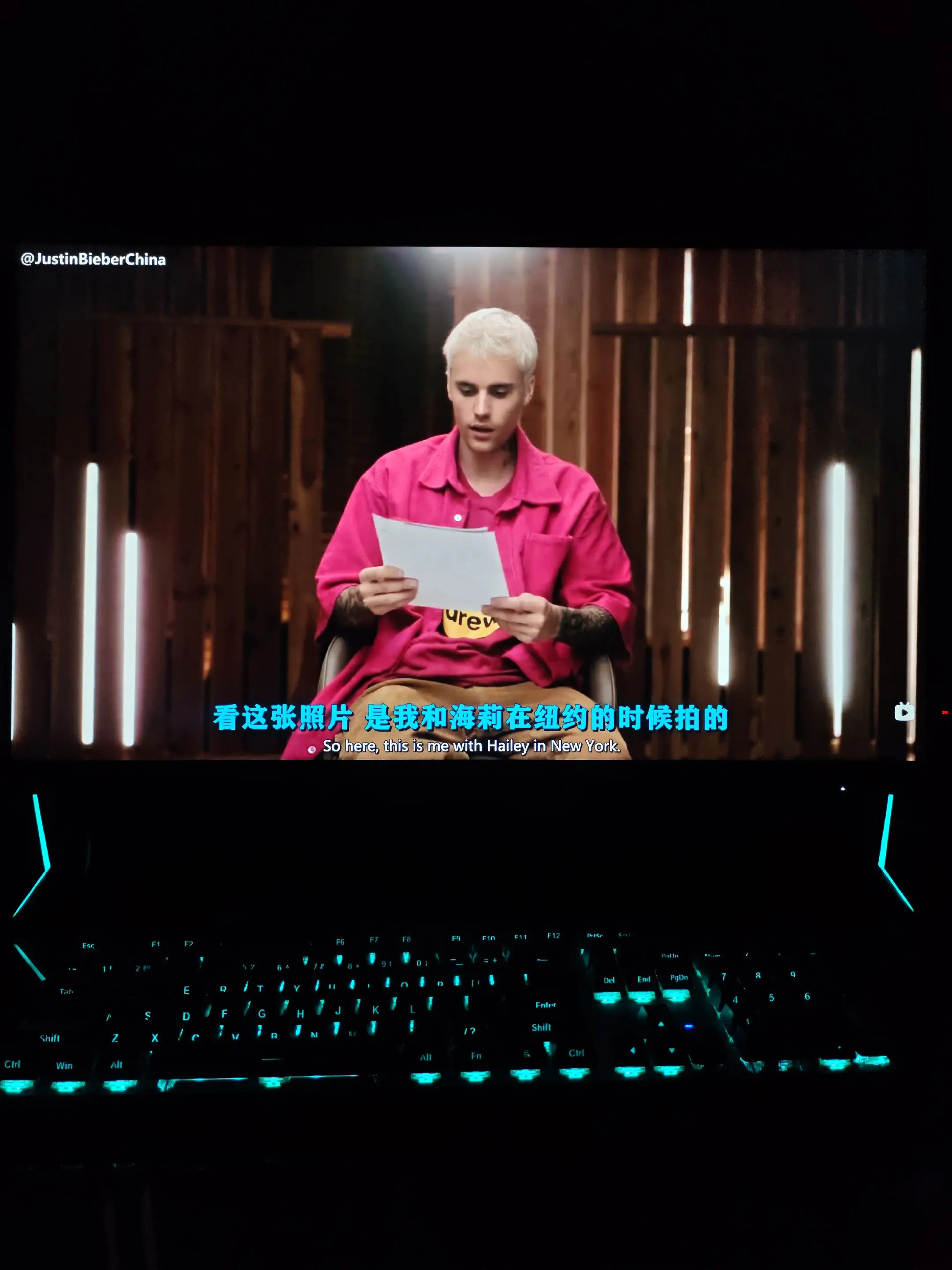 【我的难过 像是不被允许 】