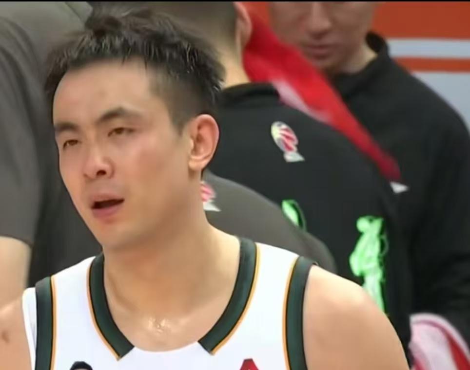 以辽宁队目前的状态来衡量，如果赛季目标仅仅定为冲进季后赛，我认为更应该放手一搏，