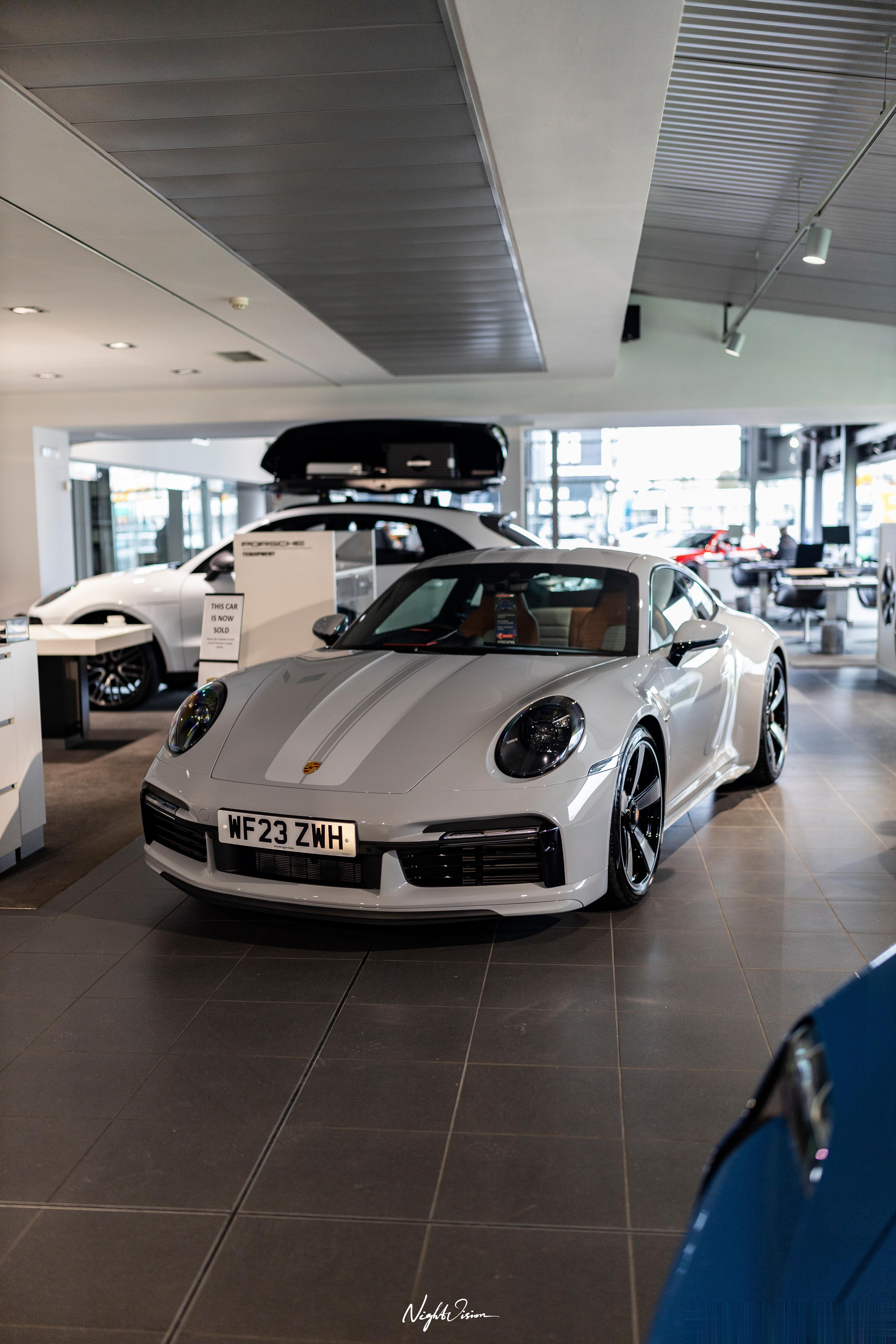  992 Sport Classic独特的小鸭尾基于911 Carrera RS