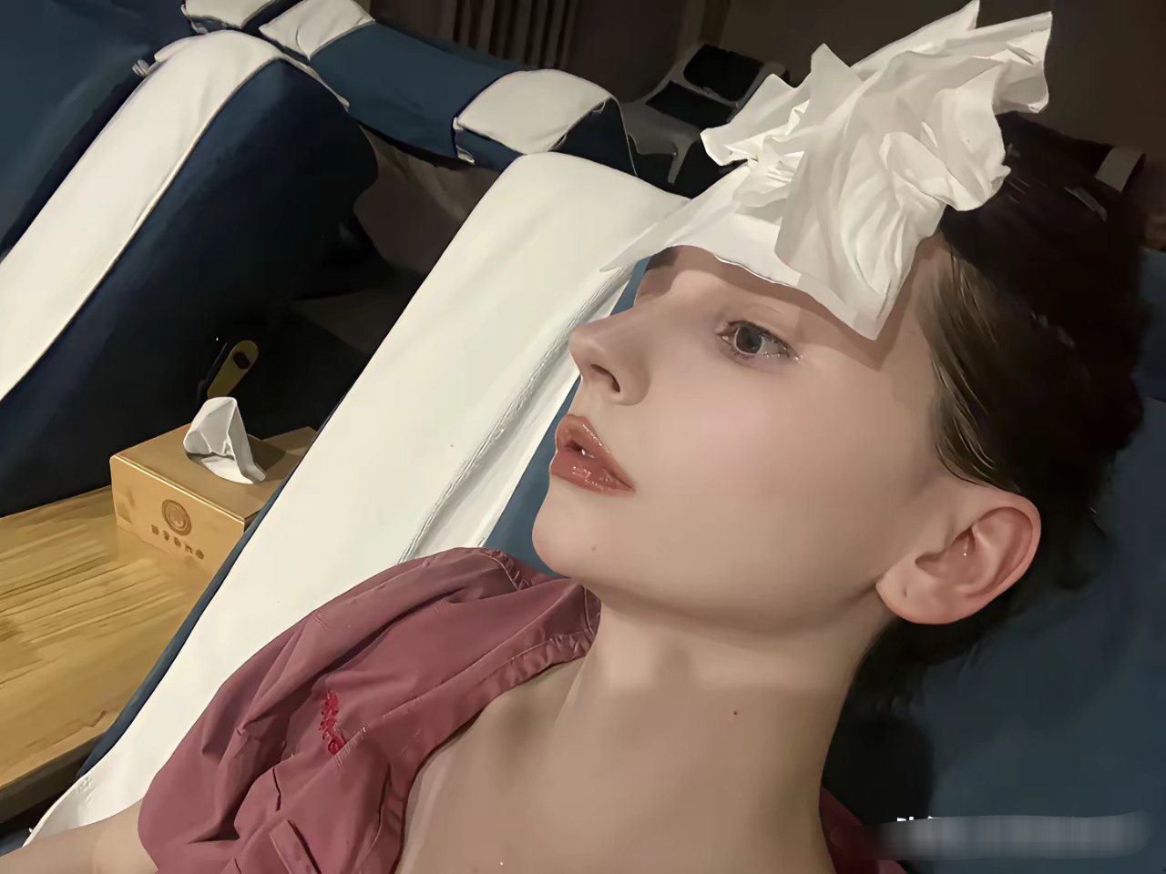 外国小姐姐晒在中国搓澡的一幕，估计她都怀疑人生了 ，自己怎么能那么脏 