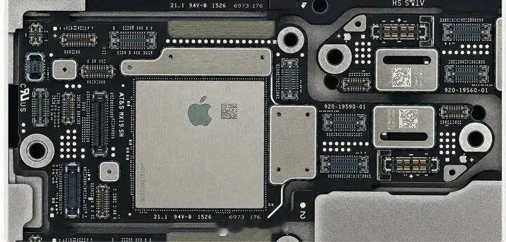 iPhone18ProMax银灰色苹果印度工厂被黑客泄露的机密文件，连iPhon