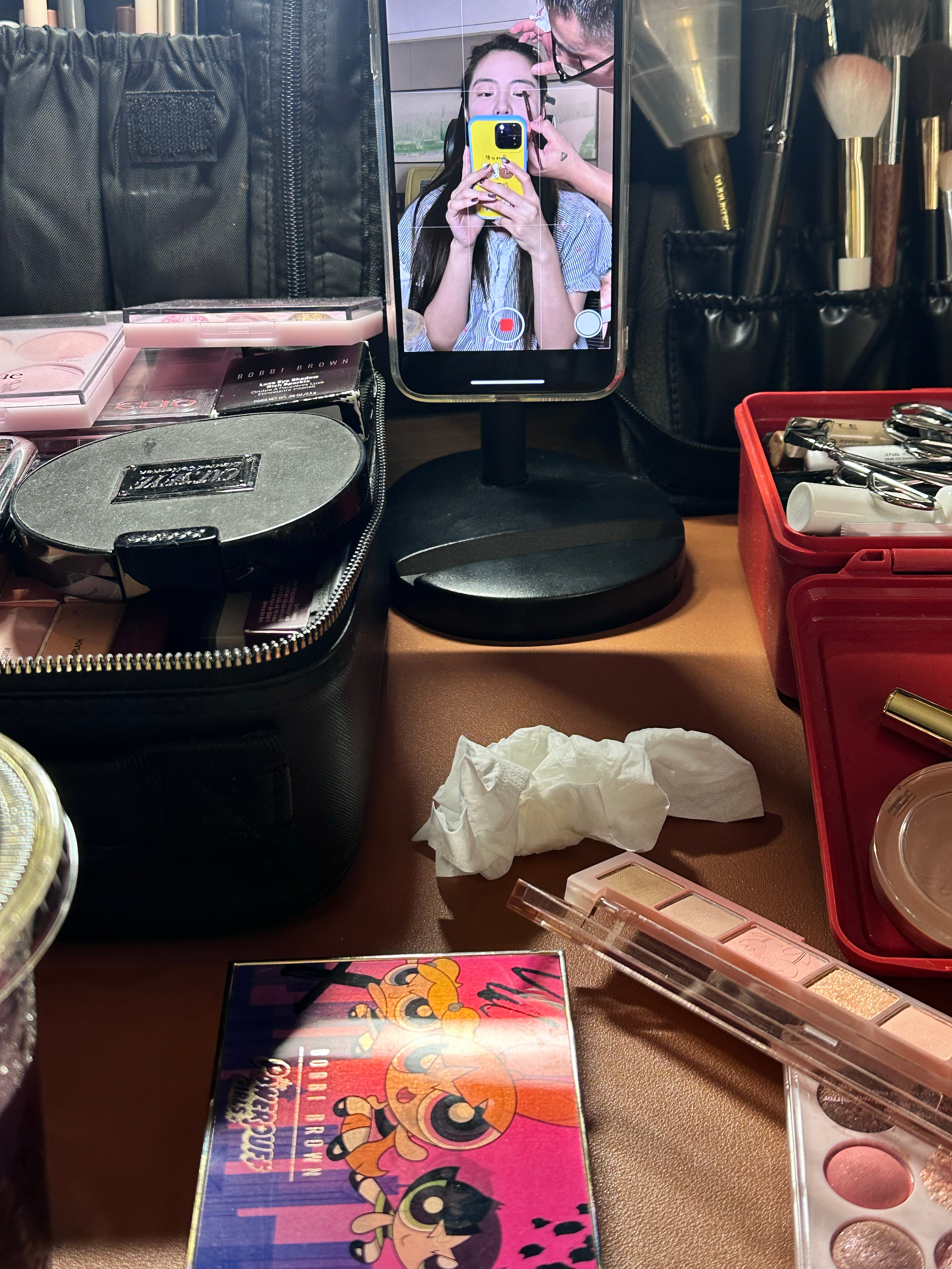 这次有录天天的化妆视频记得今天来某音看秀的直播[送花花] 我也在！24号剧透新衣