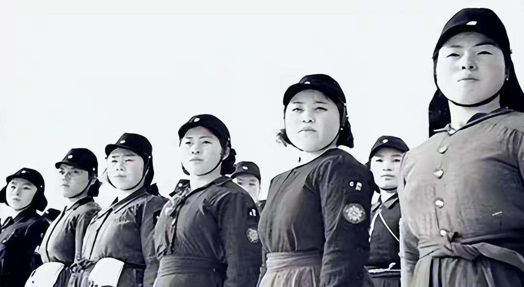 一个日本女兵的日记：我们被迫进行了一场无耻我们被迫进行了一场无耻的训练
1945