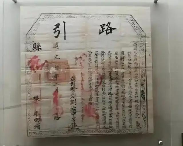 朱棣比父亲朱元璋菜多了，朱元璋推广的路引制度完美制止了各种起义，大约1000户为