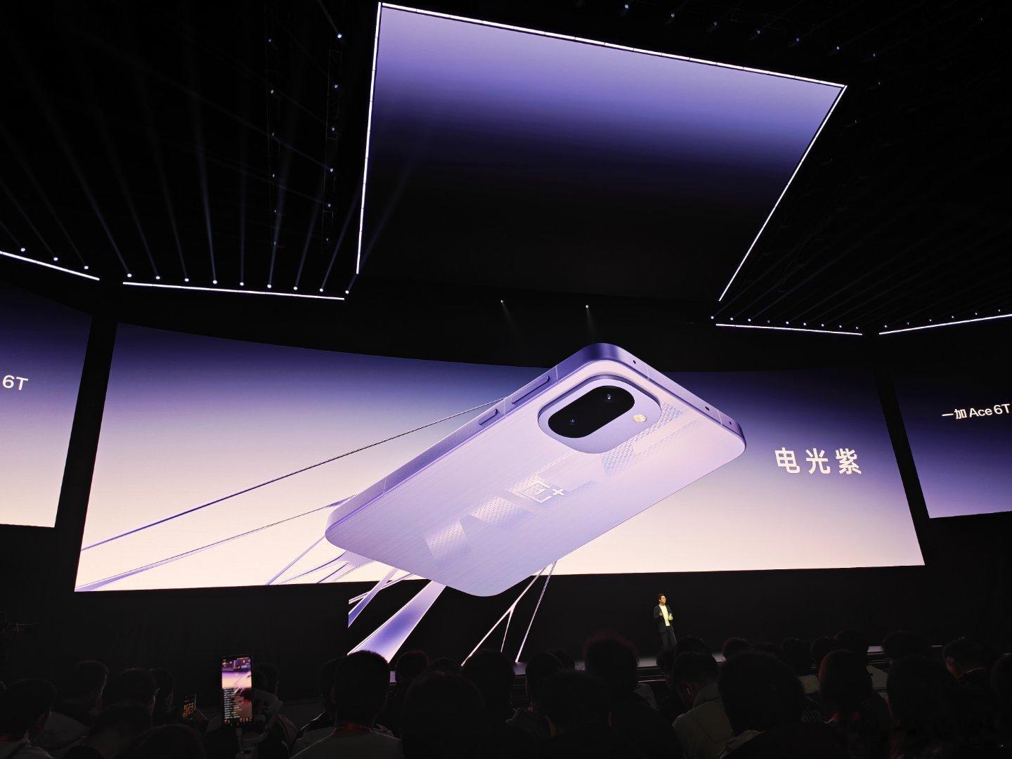 一加手机销量同比增长42.3% ，2025年销量增速行业第一，这个增速确实很强，