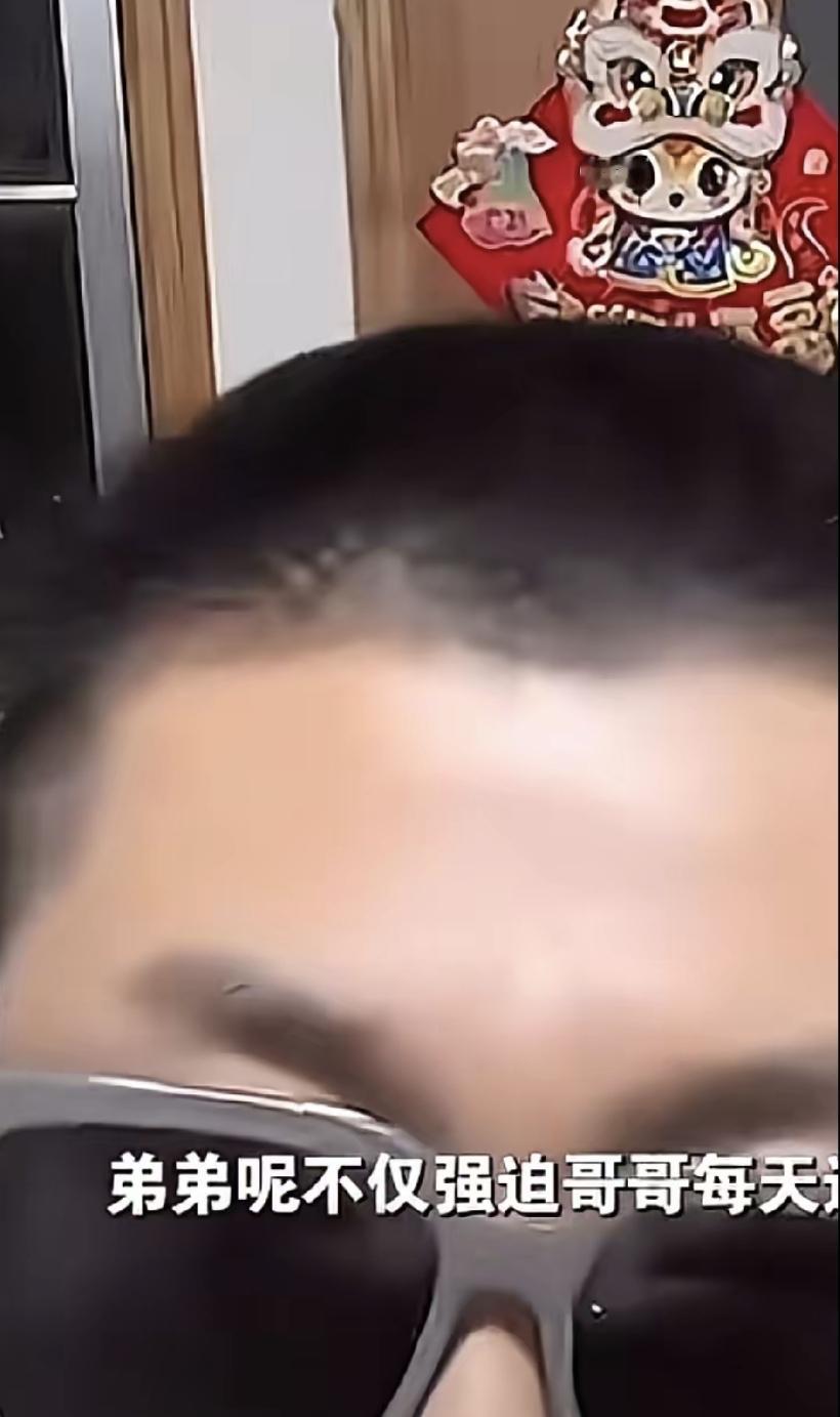 弟弟从小到大吃了27年父母的饭，从来不知道心疼人。哥哥回来住了10天，父母才做1