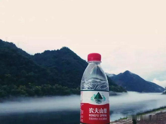 农夫山在香港市场“出丑”，让中国民族企业蒙羞，实在是有违于这家号称中国最大矿泉水