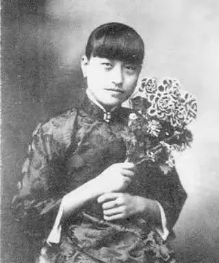 1961年冬天，周恩来在西花厅会见了蒋介石的前妻陈洁如。对方开口第一句话，便是哀
