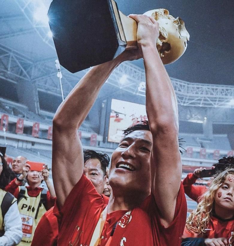 下赛季武磊复出，他还能不能踢主力？
作为崇明一期佼佼者，武磊曾为海港三次夺冠立下