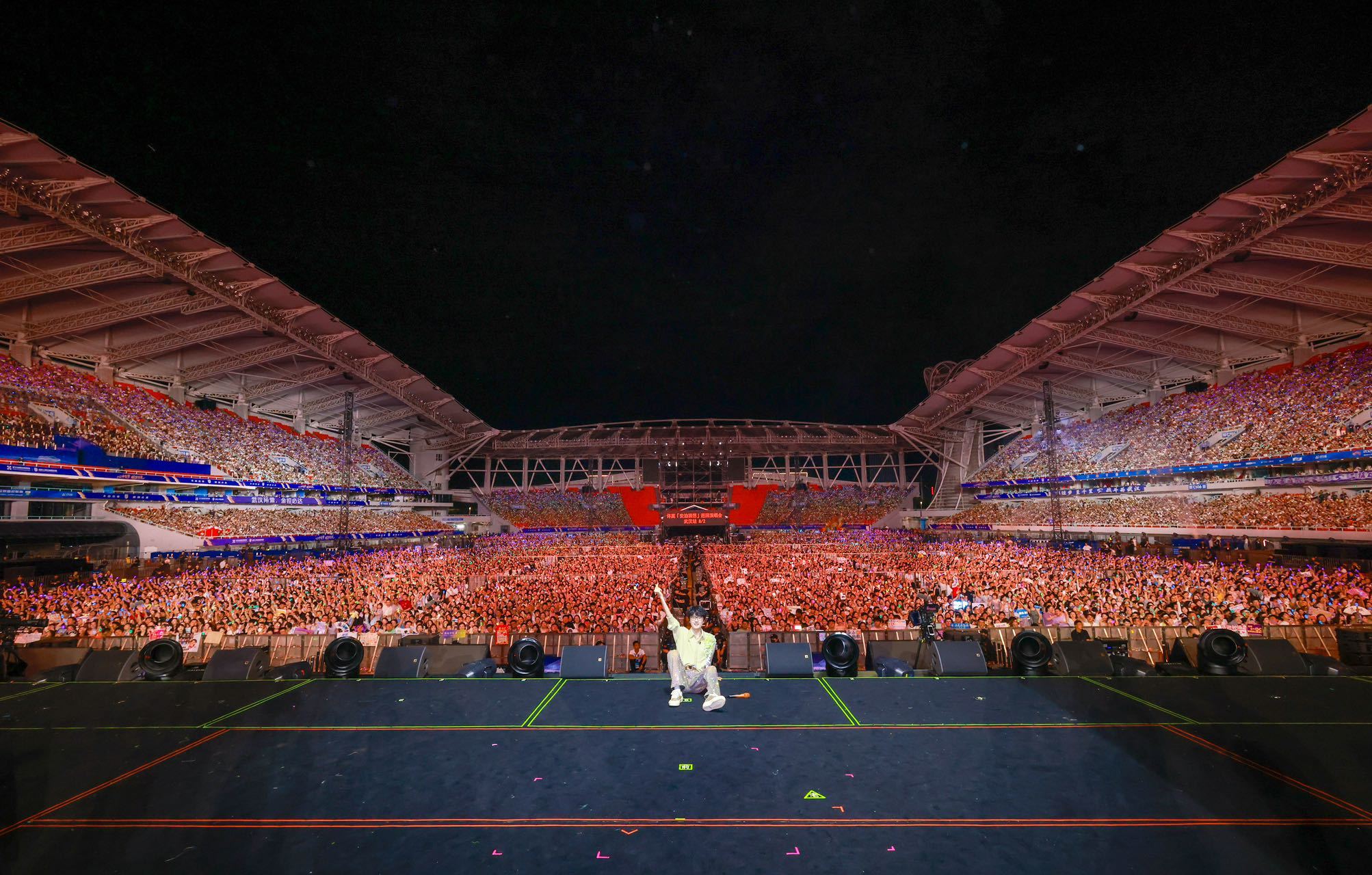 许嵩官宣五城巡演许嵩把秋天落在五座城 谁的秋天被预定了！「安泊猜想」官宣接下来的