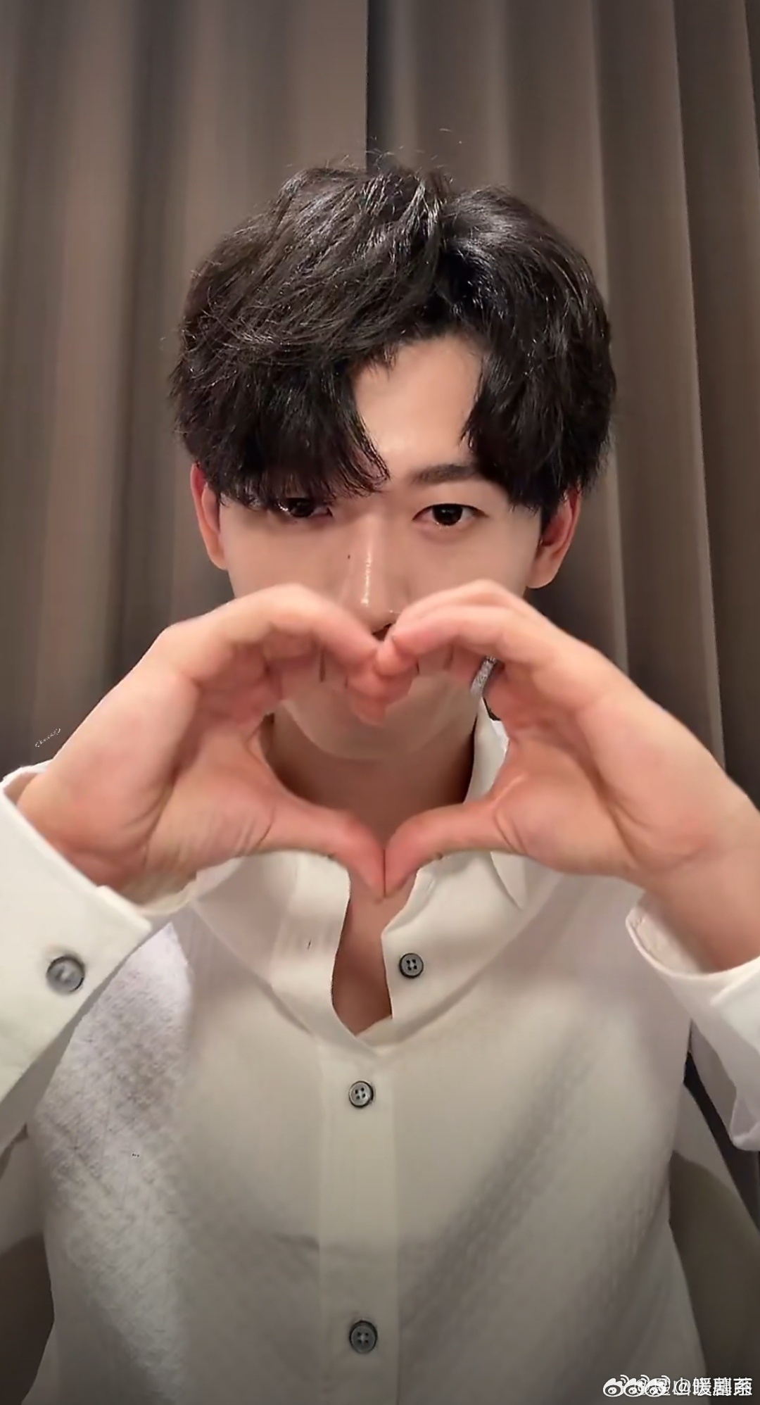 马韬有今天那英没看走眼 马韬现在的舞台真的越来越有看头了，唱得稳跳得好不说，表现