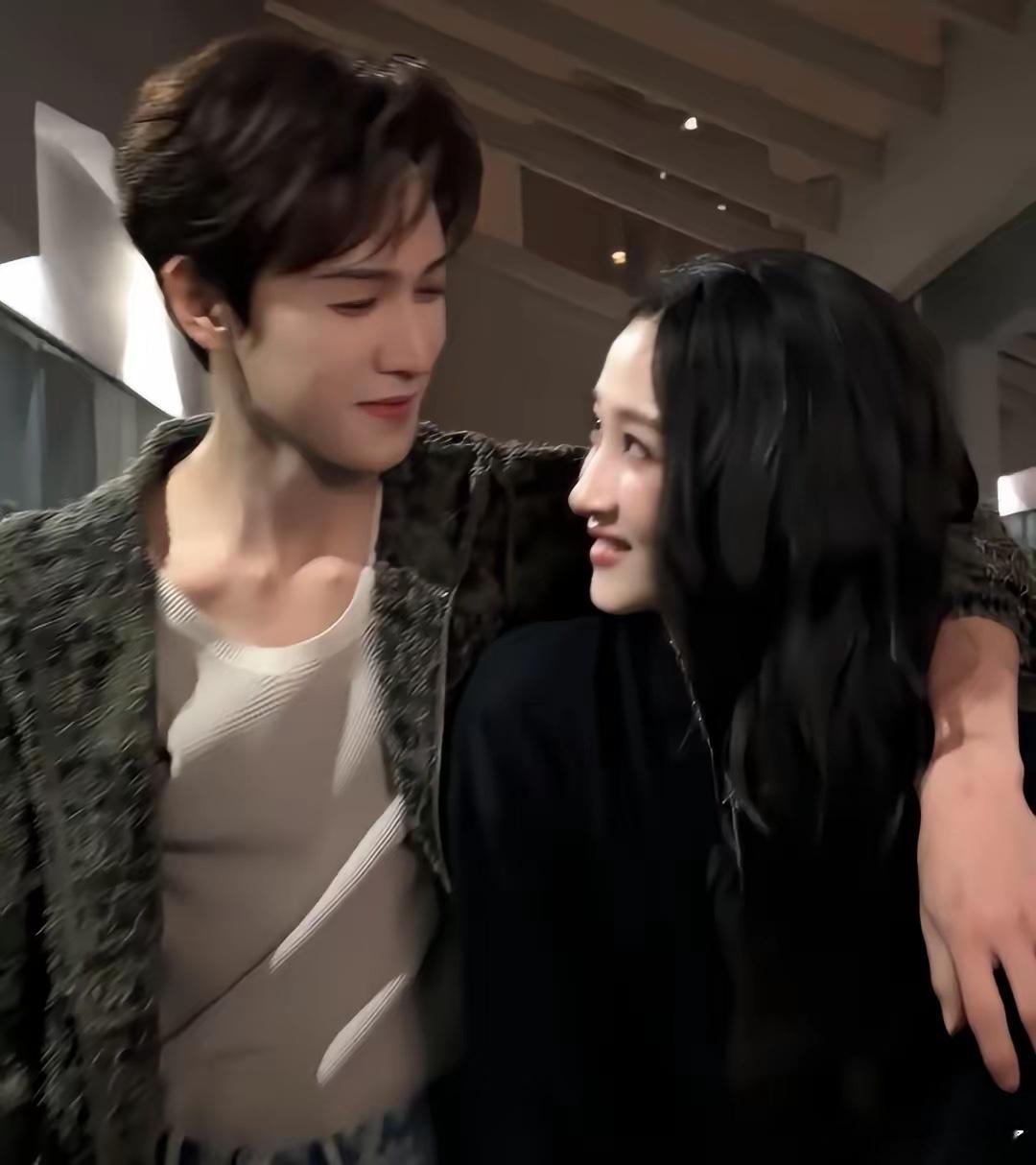 关晓彤晴也 怎么会这么美呀，耀眼一片光明，双方粉丝护剧，俩人都是清新感十足的帅哥