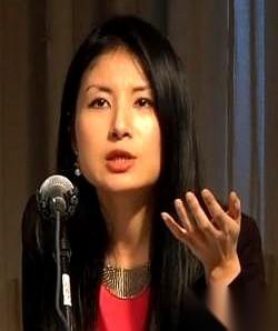 《纽约客》记者樊嘉扬，把笔杆子磨成了一把刀，刀刀扎向生养她的地方。
她大概死也算