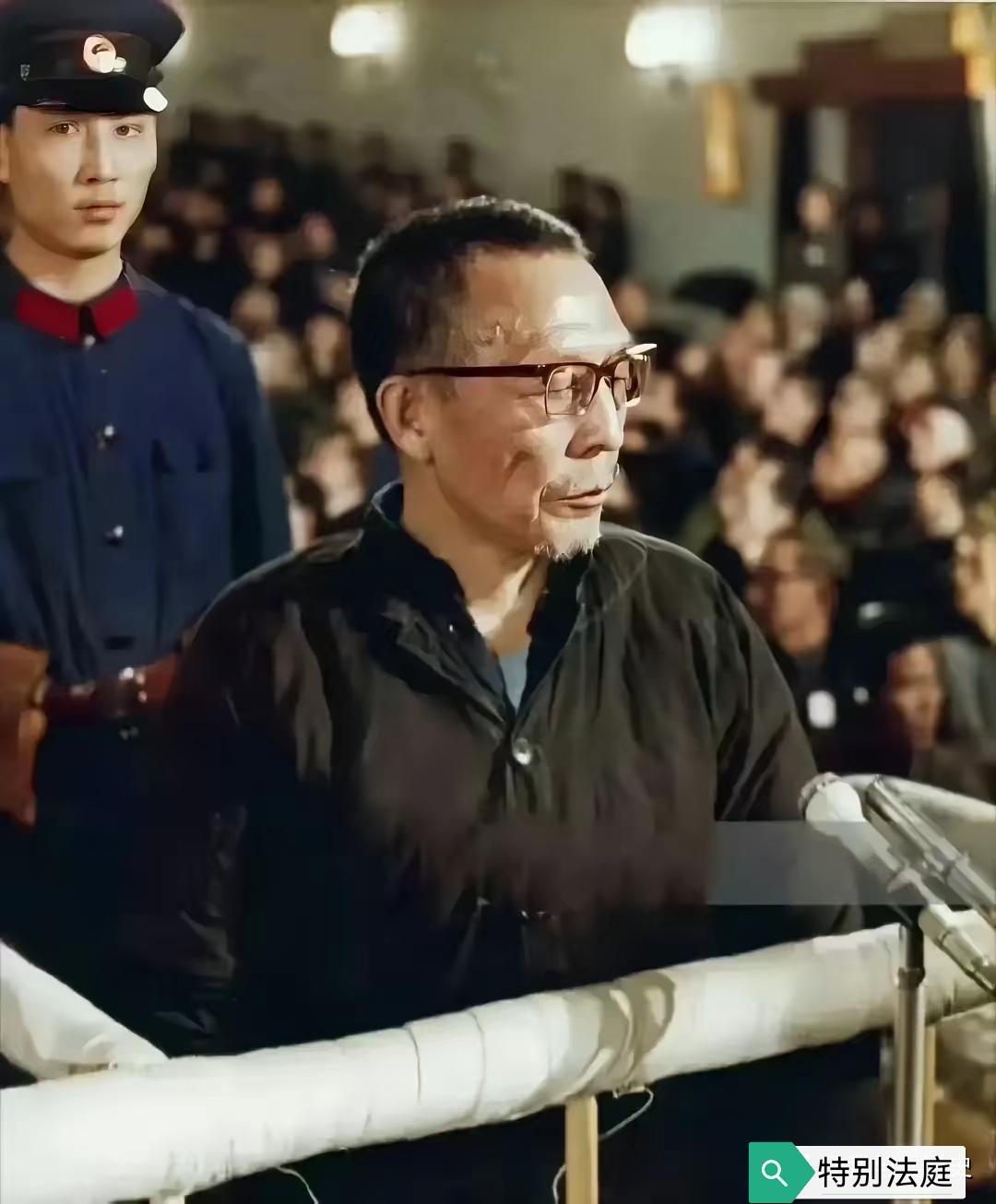 用镜头记录生活这个人是谁？站在法庭怎么一句话也不说…