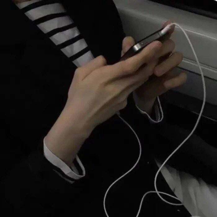 “ 我心中不会有黄昏，有你在，永远像初春的清晨。” 