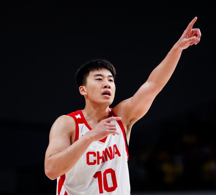 中国男篮热身赛取得开门红！杨毅夸赞王俊杰却批评了两名球员
中国男篮热身赛以82比