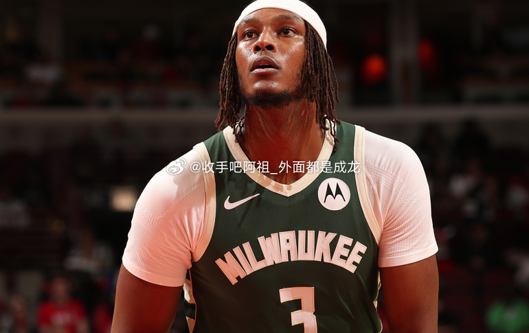 据NBA记者Brett Siegel报道，雄鹿目前并没有交易扬尼斯·阿德托昆博的