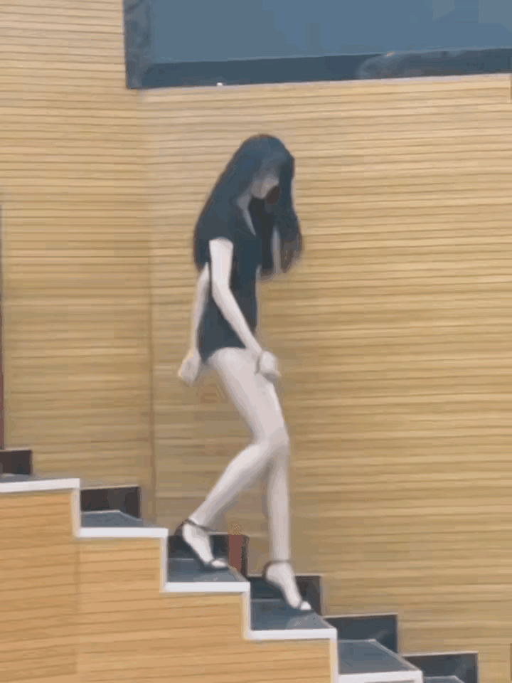 谁还没刷到过“如烟大帝”？
这姐们儿简直是网络世界的“万能女主”，
恐怖如斯可不