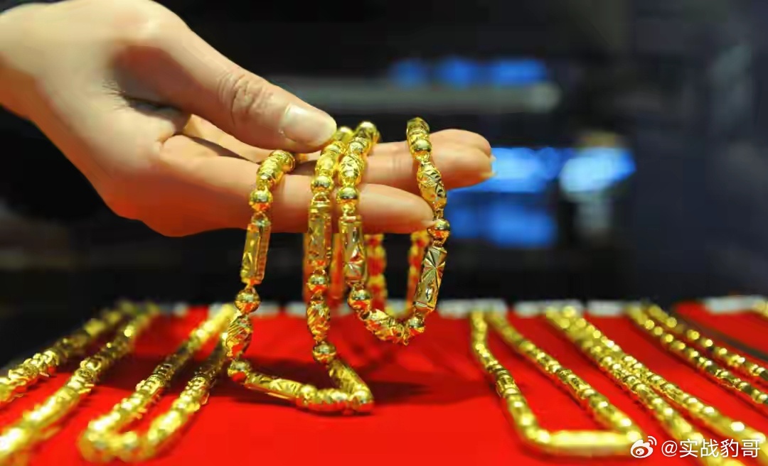 3天暴跌40%！被套牢的中国大妈，该醒醒了：黄金从来不是避险资产黄金价格暴跌，投