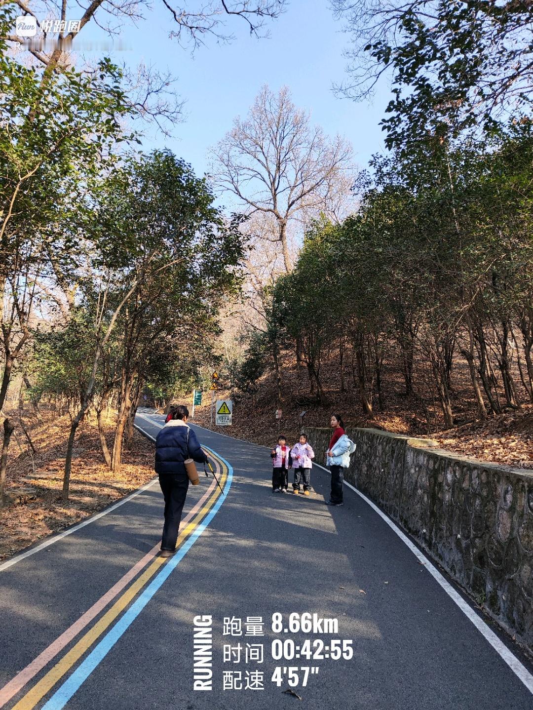 同学们早ﾉ☀孩子、甚至人，就应该在阳光下、大自然里撒欢儿