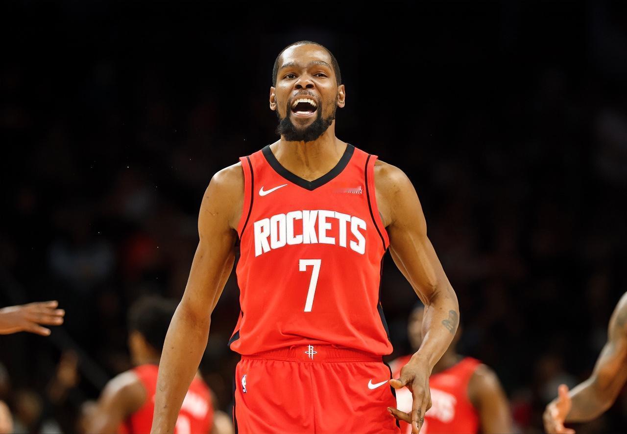 哈登：杜老大，你这赛季仅仅缺席两场比赛？？？你这是37岁断过跟腱的男人吗？？？