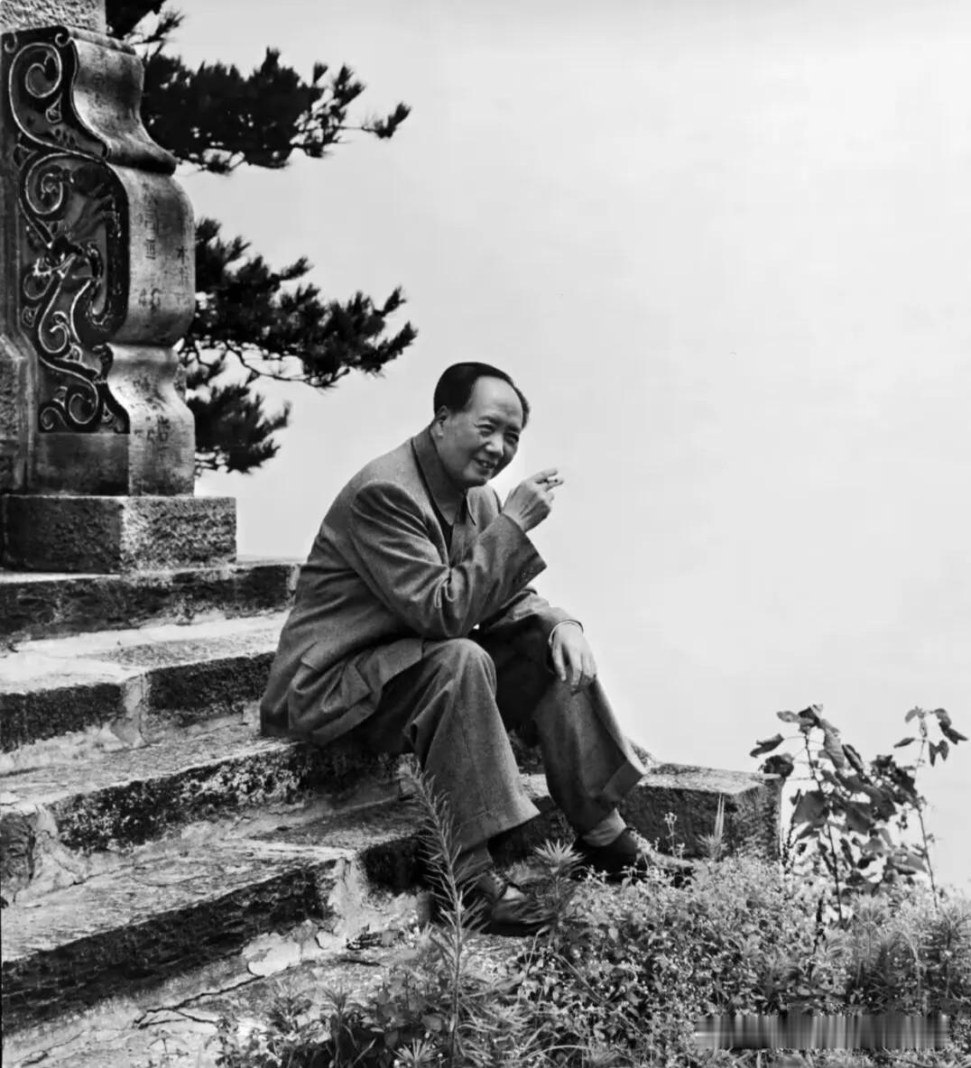 1961年毛主席在江西庐山（含鄱口）