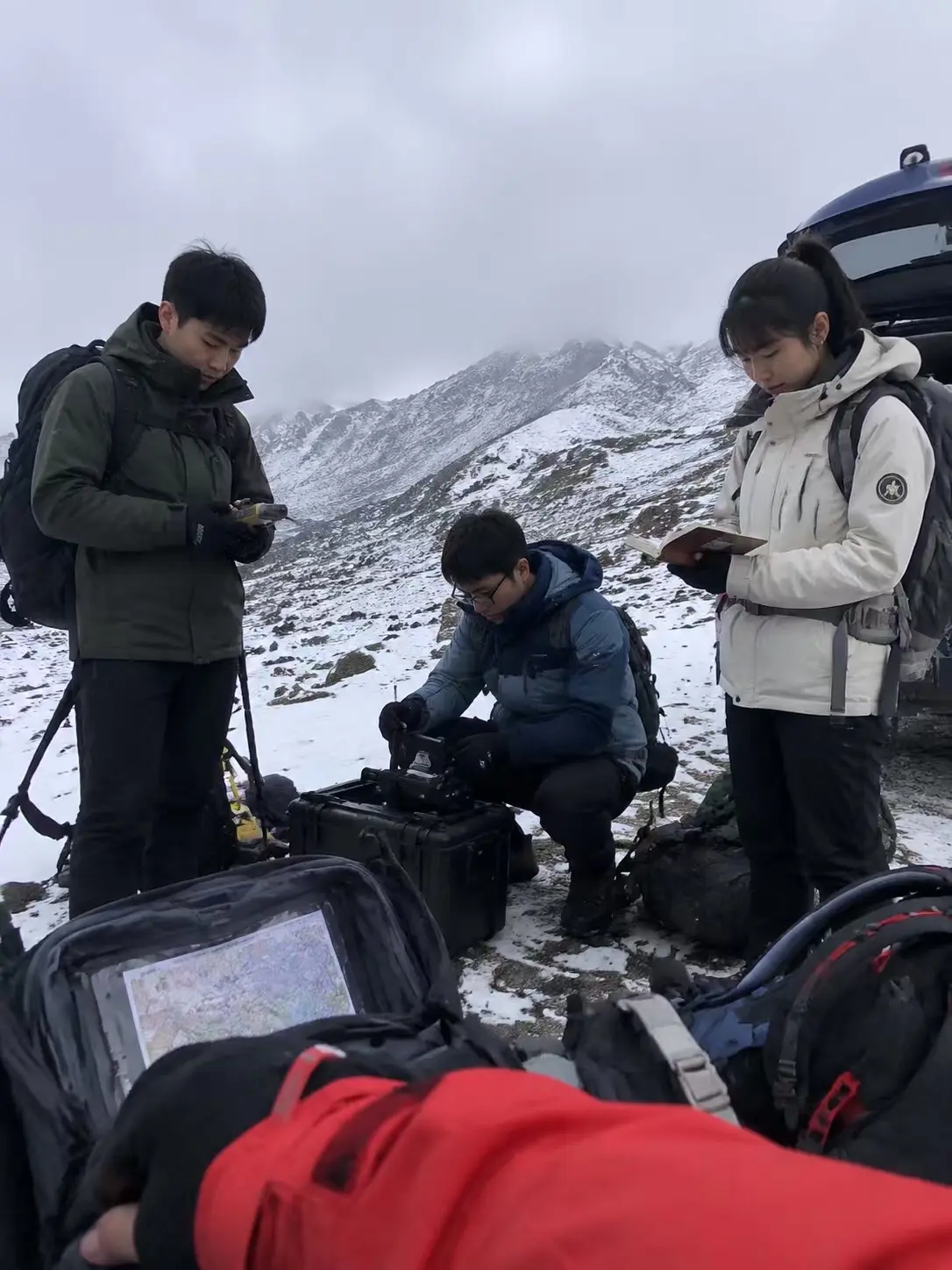 进入昆仑无人区后，我们发现有人提前记录了我们。  我们原本只是去昆仑山...
