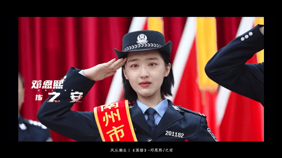 邓恩熙这个表情[允悲] 对的起身上的衣服嘛 ​​​