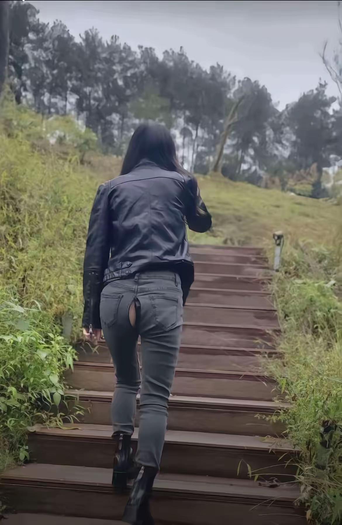 周末爬山遇到的……愣是被吓了一跳[震惊]
我现在害怕出门，因为观念跟不上社会的进