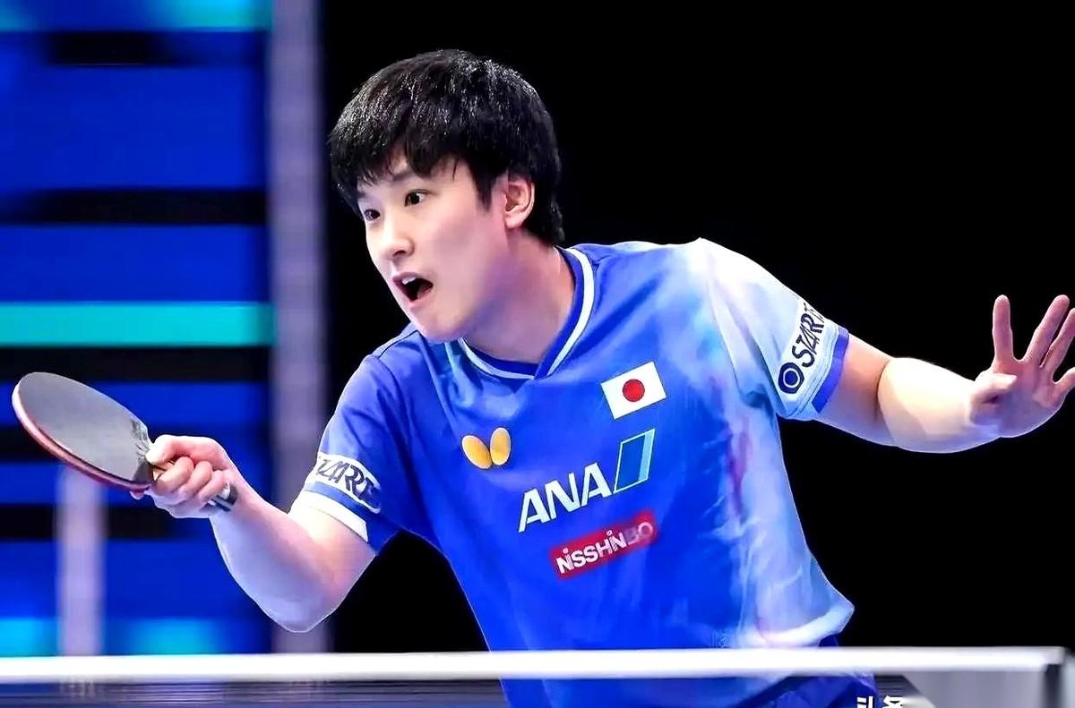 澳门世界杯的灯光打下来，王曼昱对面站着的，还是伊藤美诚。
一声哨响，没有试探，没