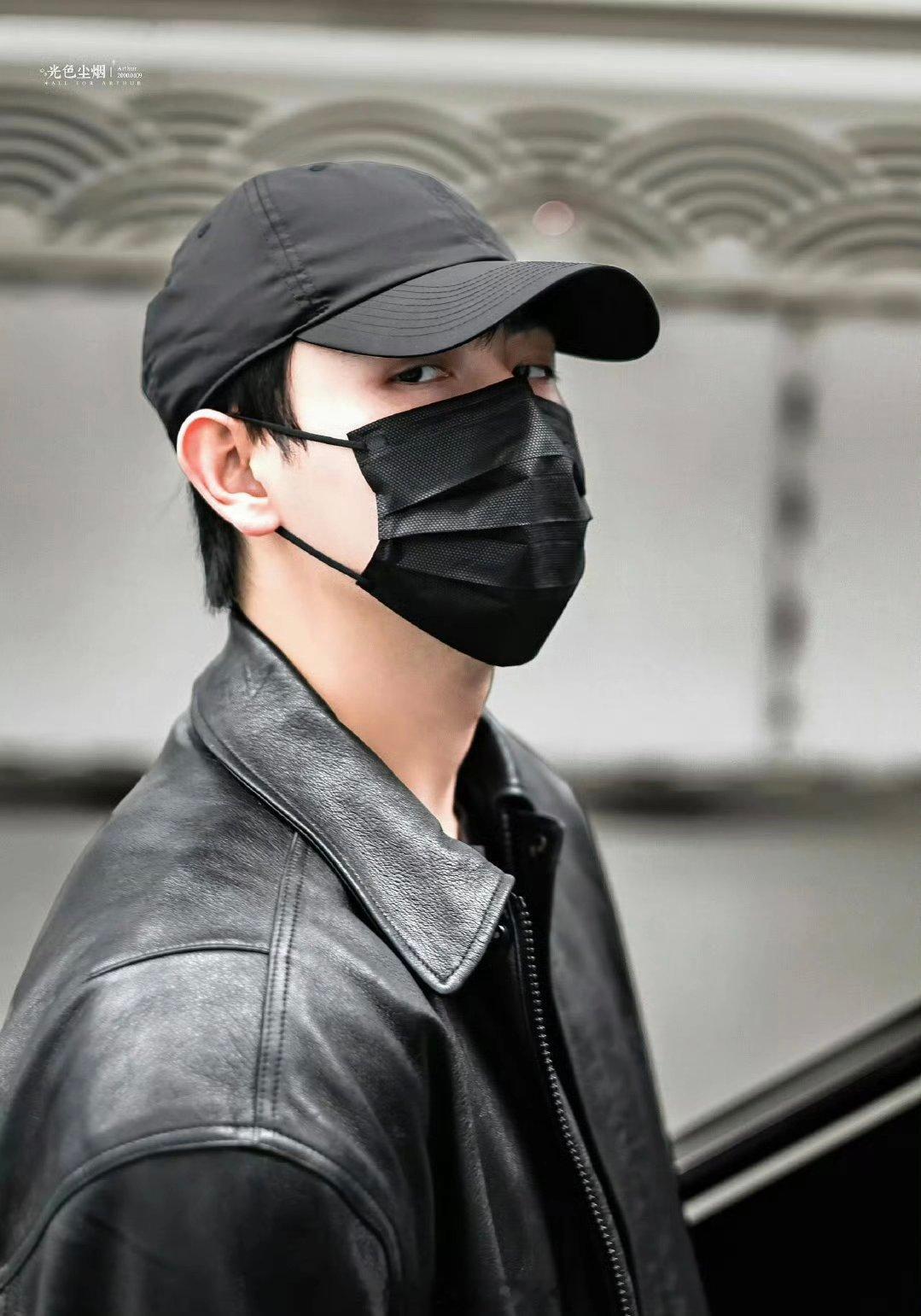 陈飞宇机场出发，进组新电影你期待吗[拜托] ​​​