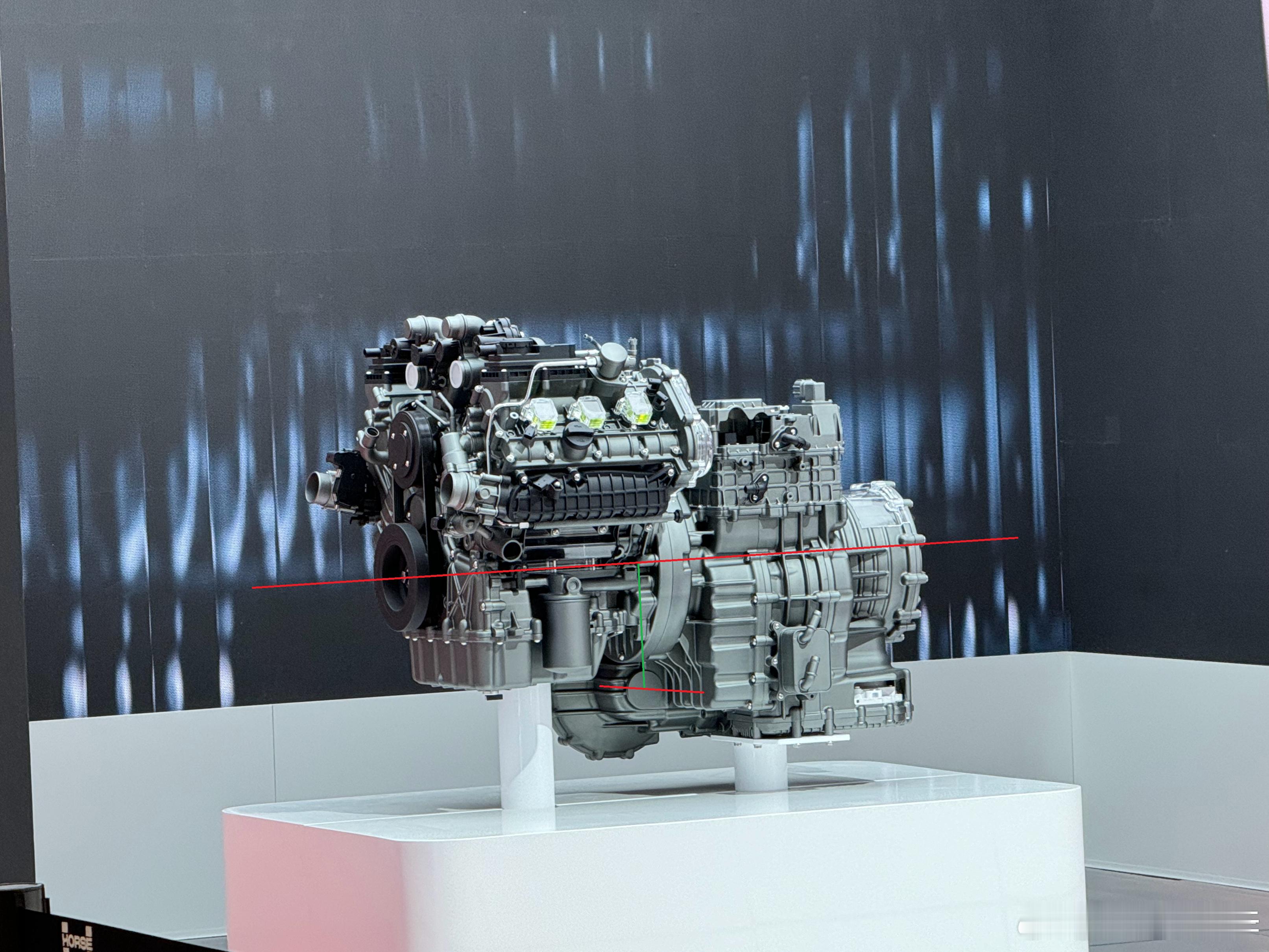 借拍的照片，吉利HORSE动力这台V6+P1P3 4DHT的PT，曲轴与前差速器