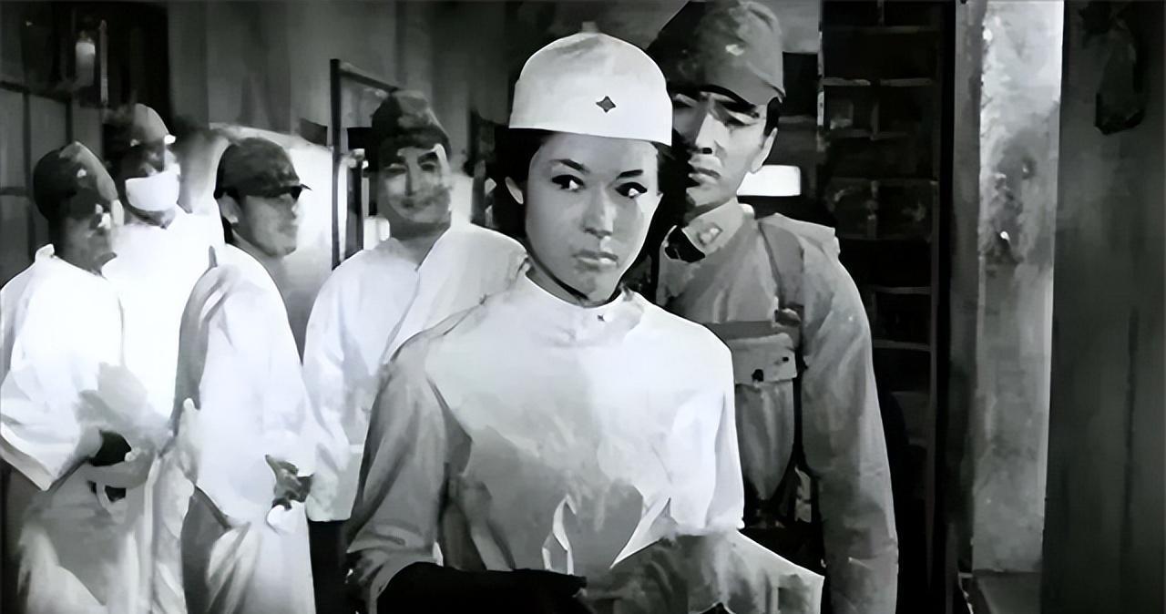 1946年2月3日凌晨，400名投降的日本女护士，端着毒药汤给八路军战士喝下，又