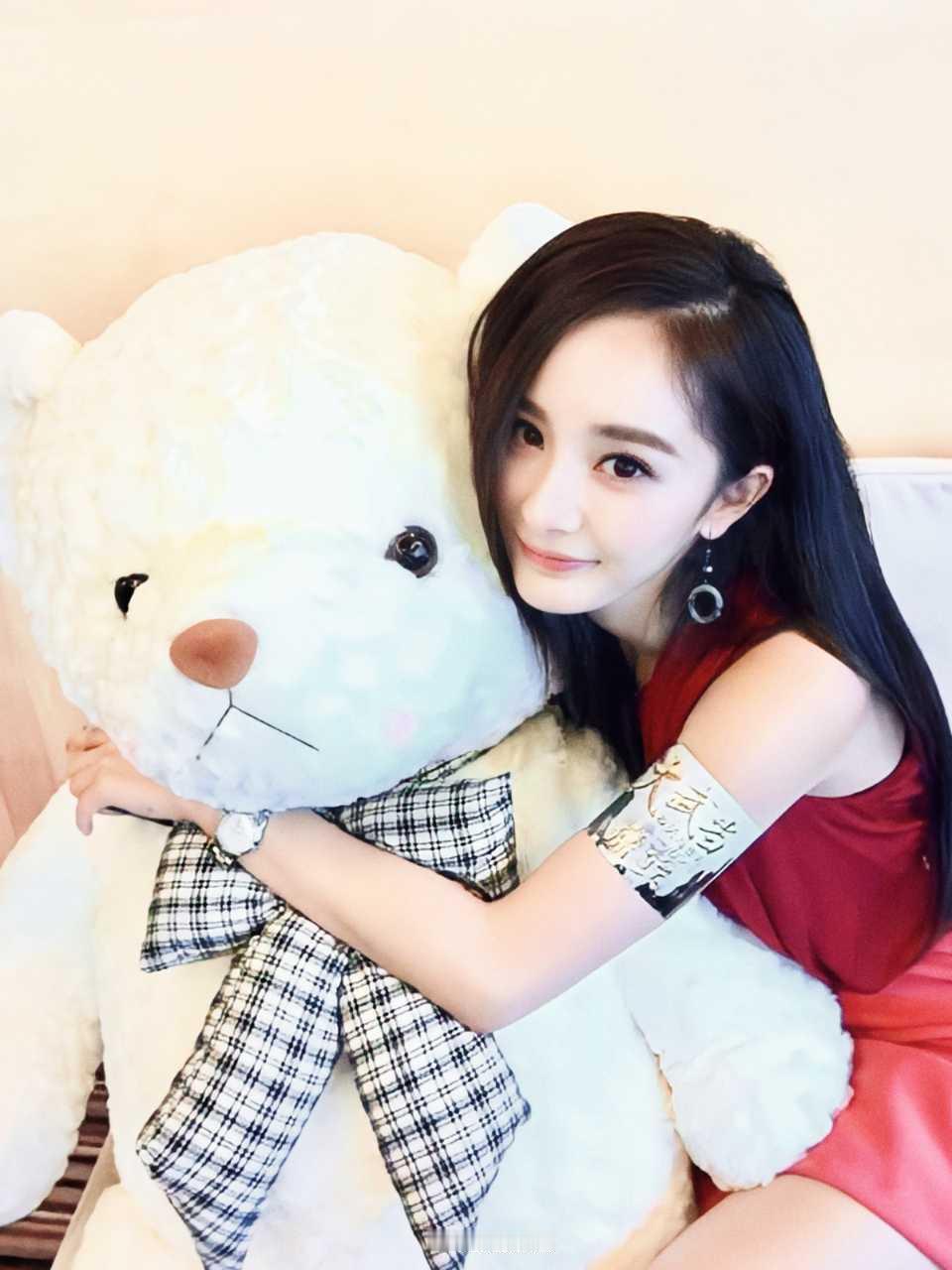 杨幂[超话]杨幂丝塔芙亚太区品牌代言人ym杨幂生万物ym祝你快樂 不止今天永遠有