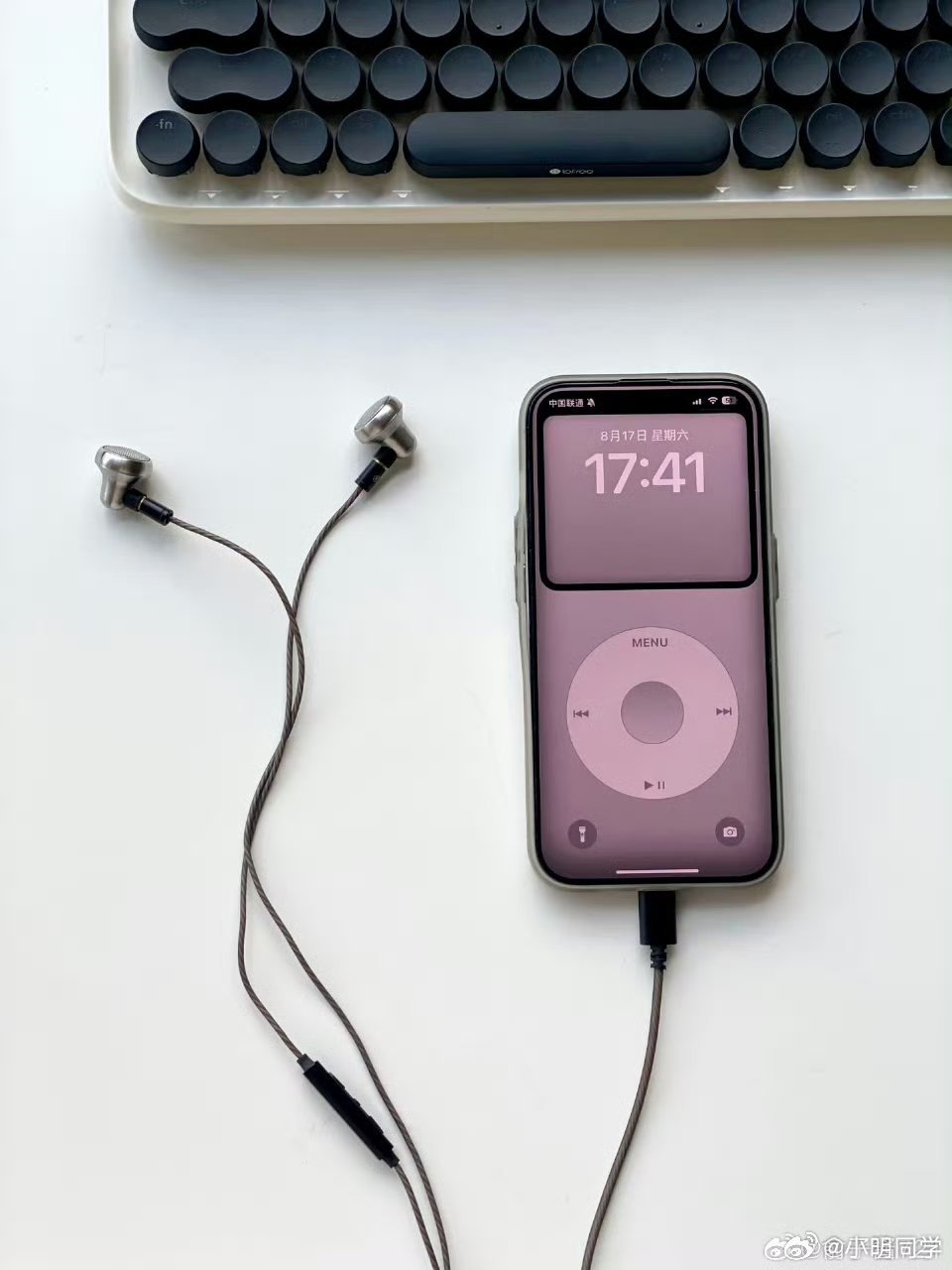 有线耳机爆火原因 淘汰快十年的有线耳机意外翻红，成了一种穿搭新时尚，2026年前