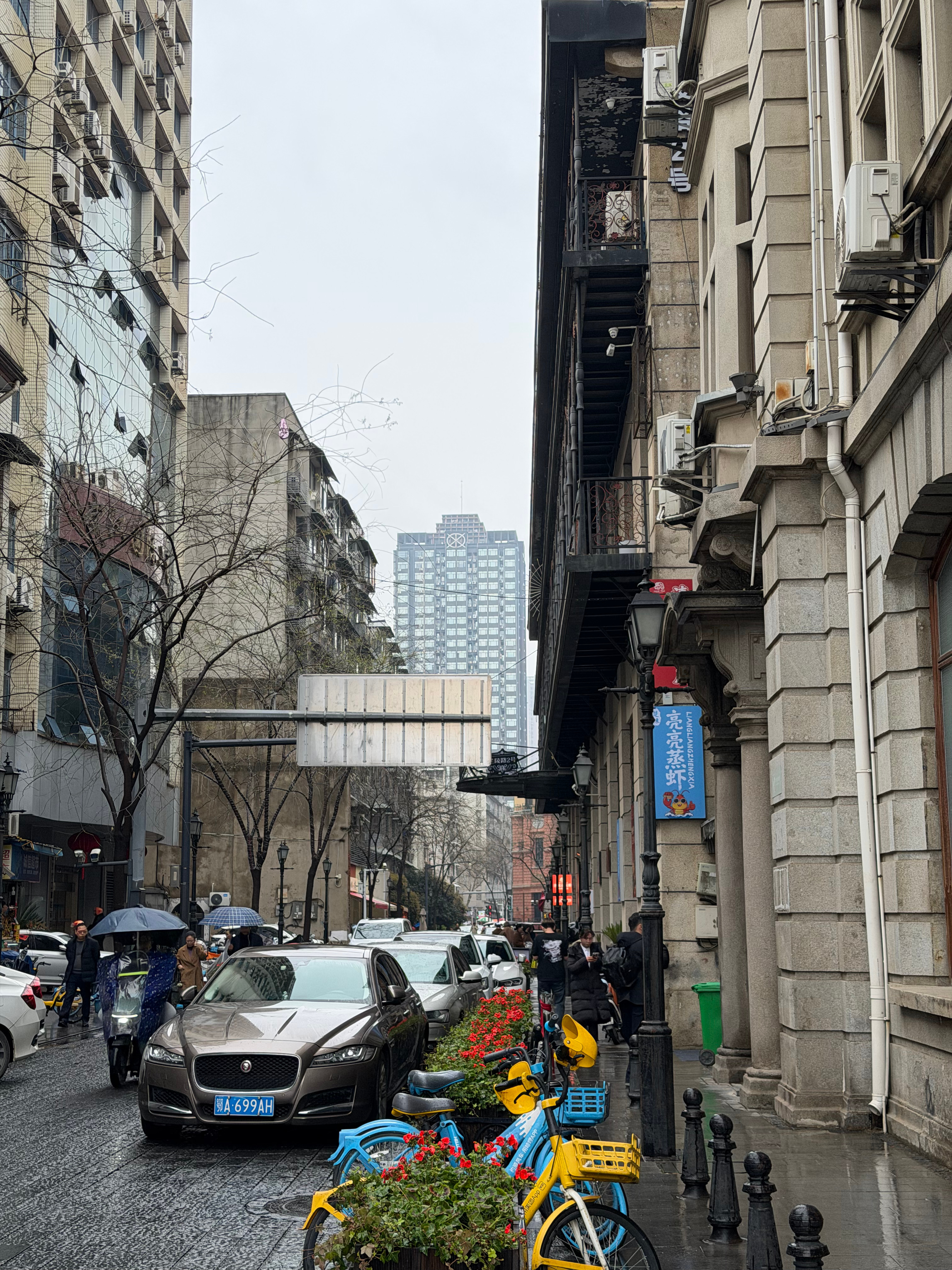 到武汉了，这条街跟捷豹好搭啊 