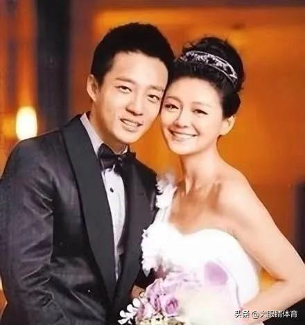 **汪小菲官宣再婚！
十年恩怨终成句号，他一句话撕开S家遮羞布**
**第一行就