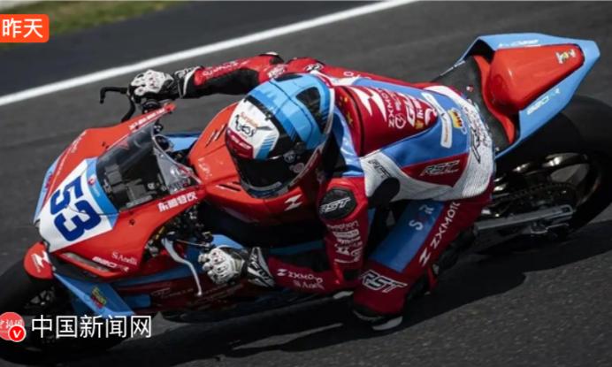 张雪”被全球更多人知道了 ！
最近在世界超级摩托车锦标赛葡萄牙站，法国车手骑着国