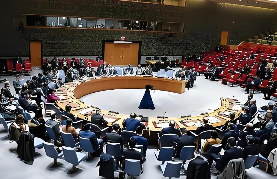 俄罗斯这次在联合国，算是把桌子彻底掀了。指着鼻子问美国：“谁封你当的‘世界法官’