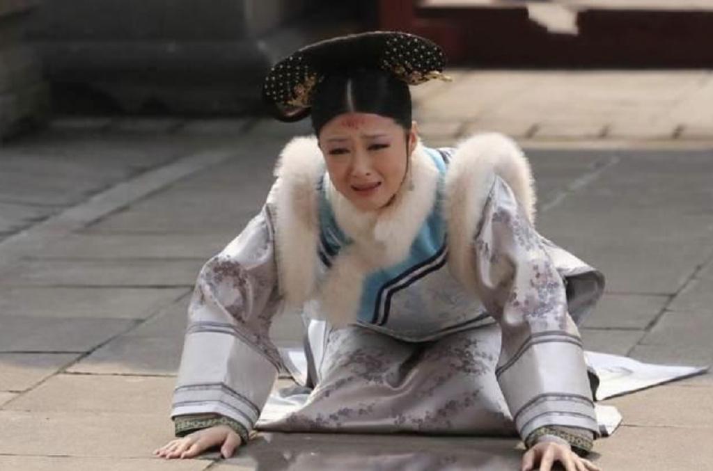1708年，康熙打算干一件惊天动地的大事——处死自己的大儿子胤禔。圣旨眼看就要下