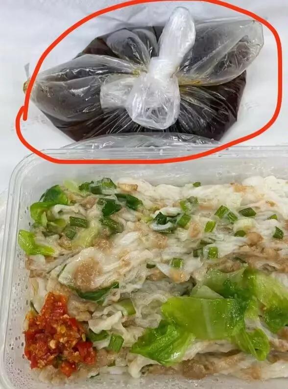 为什么每次点肠粉都会送这个饮料，好难喝！
为什么每次点肠粉都会送这个饮料，好难喝