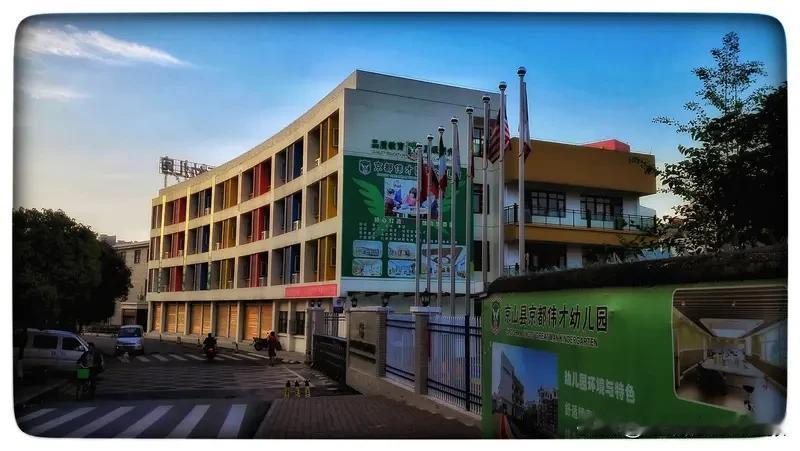 一些普惠园收费，保育教育费为 750 元/月。孩子们在园内能拥有丰富的学习与生活
