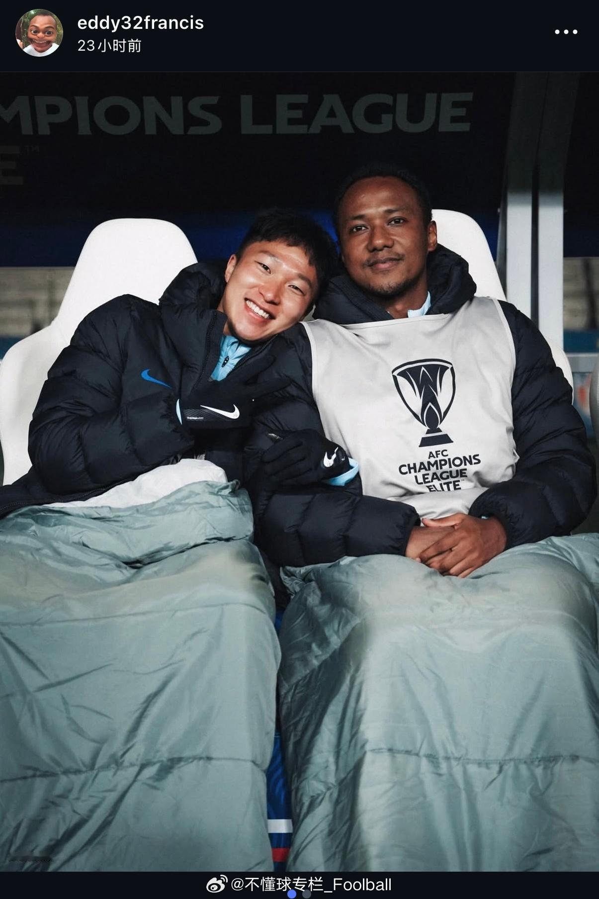 艾迪昨晚ig上po了两张照片。上海申花