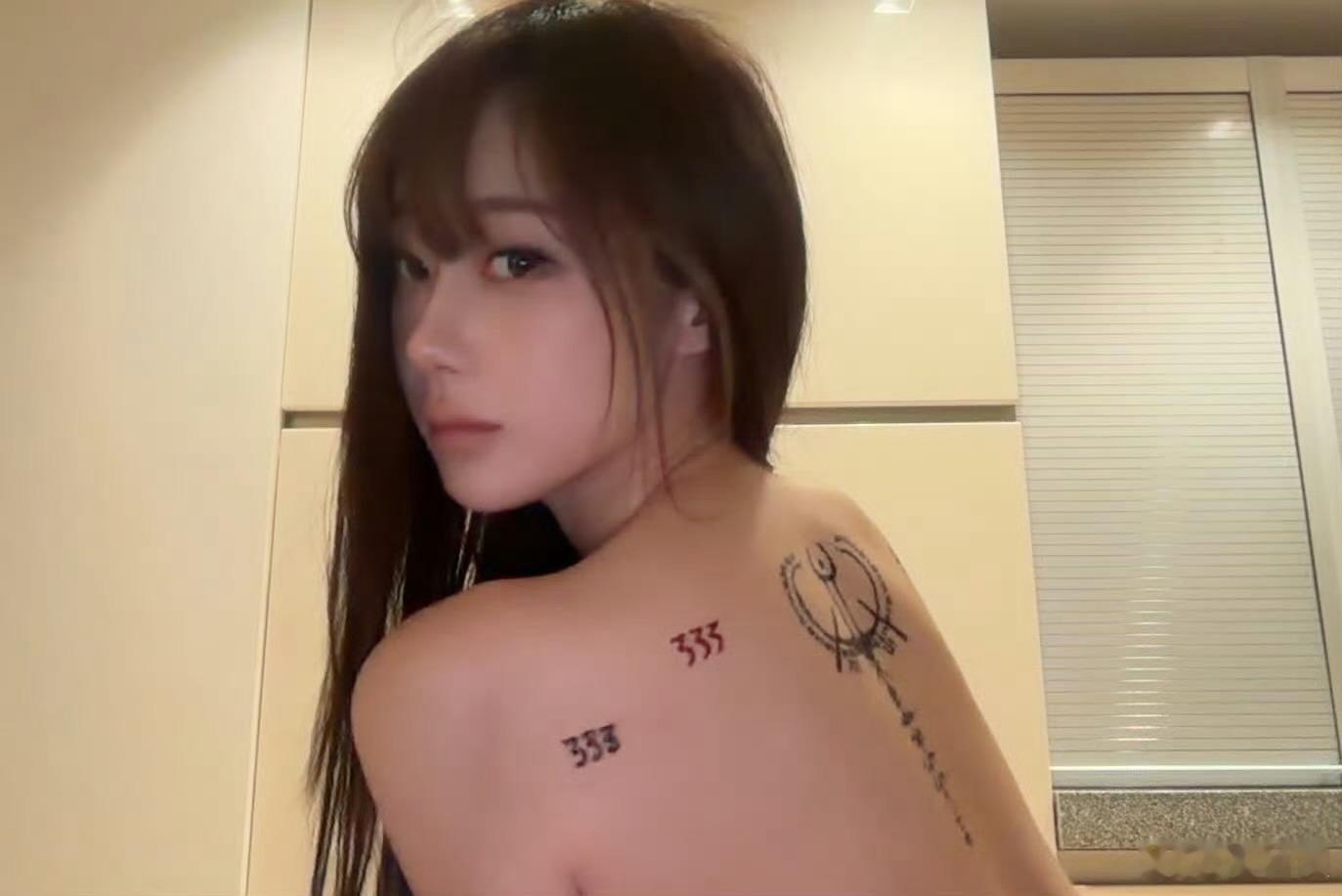 giselle晒后背纹身 女人中的女人[捂嘴哭][捂嘴哭] ​​​