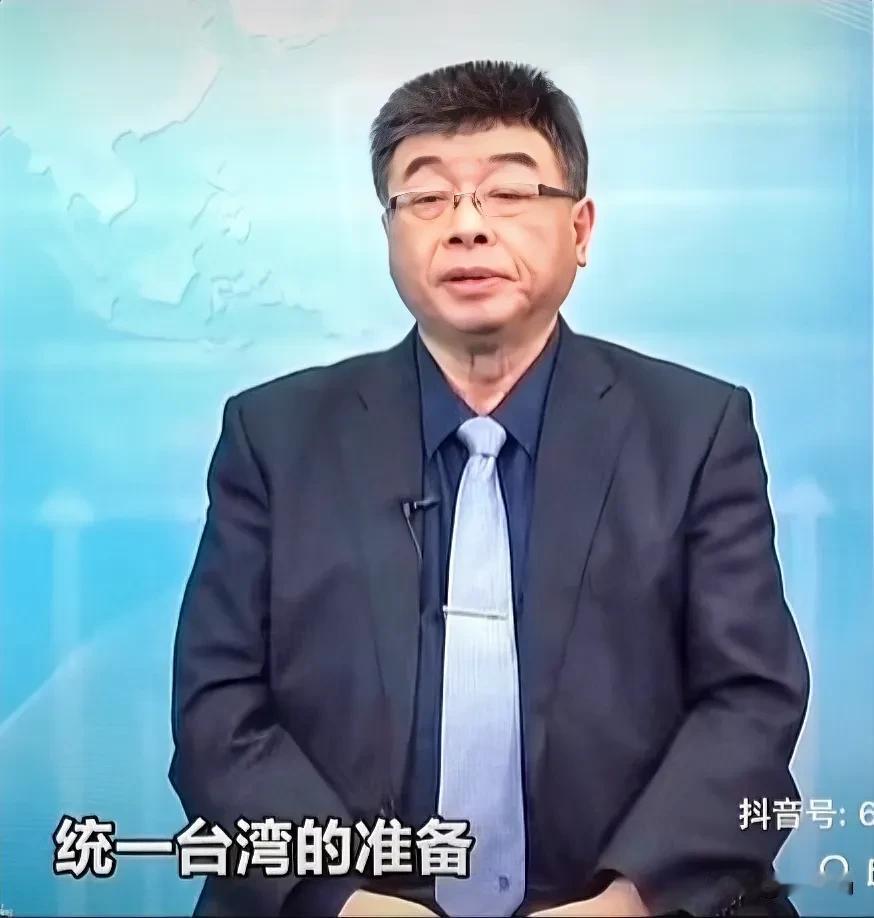 不懂就问！这位操着湾湾口音的邱教，挂着好几所大学名师的金字招牌，不在课堂上教书育