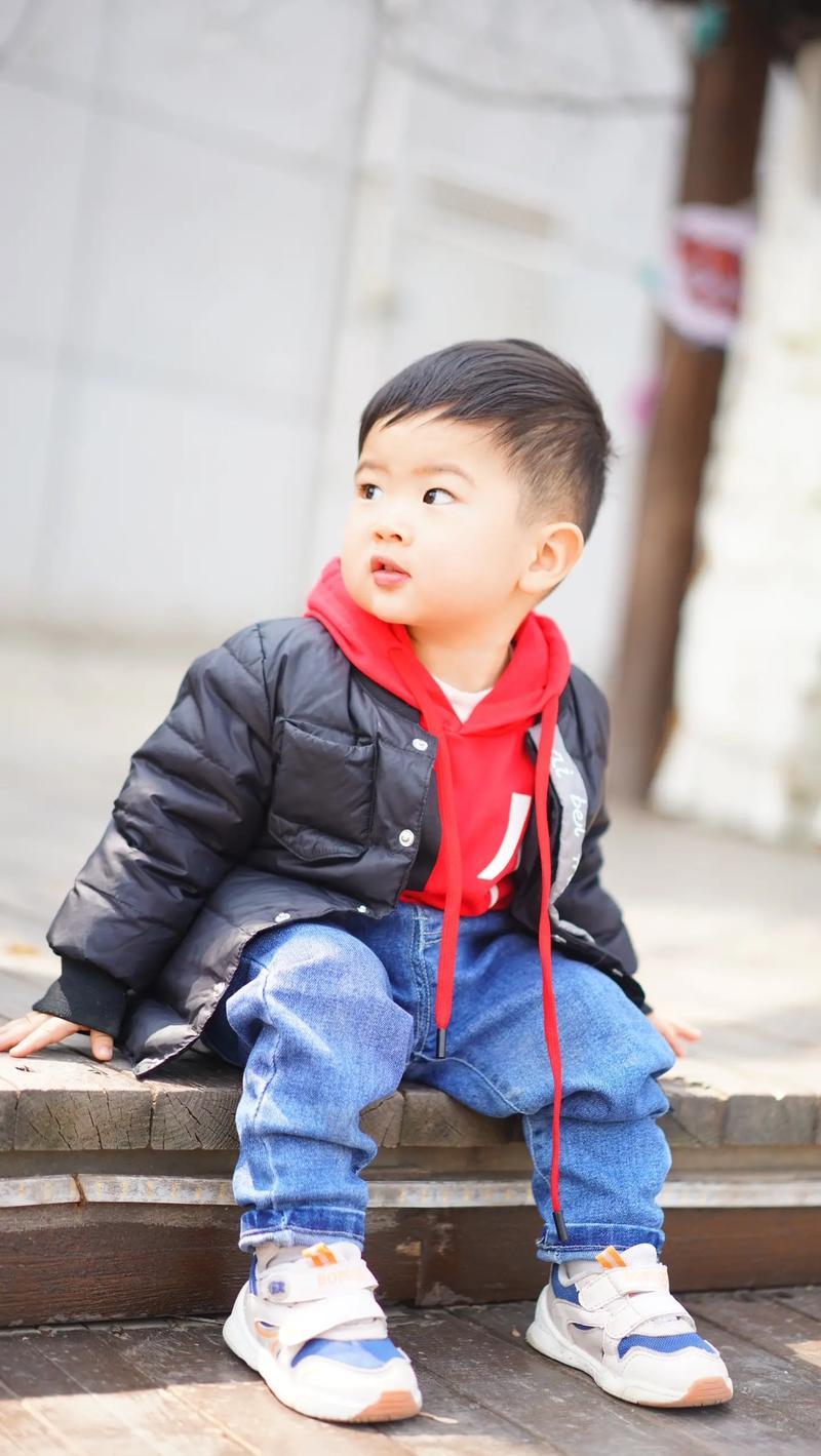 你觉得养儿子最需要注重什么 养儿子可不像养个“吞金兽”那么简单，有几方面得格外注