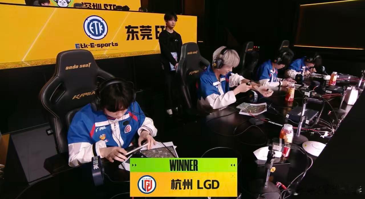 LGD凌杀破千杀吃鸡PEL春季赛首周冠军之夜凌杀解锁生涯千杀里程碑，同时带队拿下